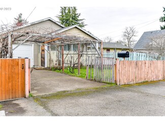 7685 SE Henderson St, Portland, OR 97206