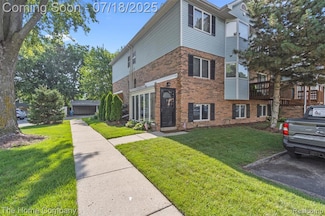 194 Pinewood Dr Unit 103, Plymouth, MI 48170