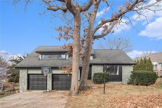213 NE Landings Ct, Lees Summit, MO 64064