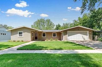 117 Northside Dr, West Branch, IA 52358