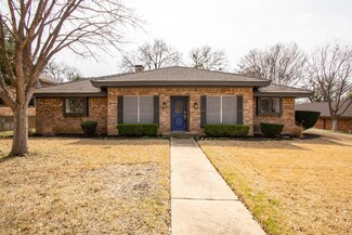 1808 Foxwood Ct, Arlington, TX 76012