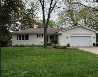 319 Elm Ct, Libertyville, IL 60048