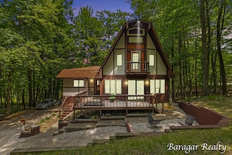 9550 Pere Marquette Dr, Stanwood, MI 49346