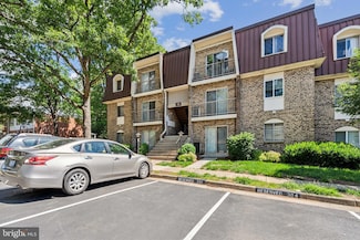 420 E Cornell Dr Unit 8, Sterling, VA 20164