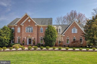 9903 Hessick Ct, Great Falls, VA 22066