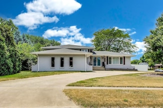 1110 Bluebird Ln, Munster, IN 46321
