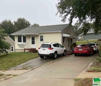 1815 John St, Sioux City, IA 51103