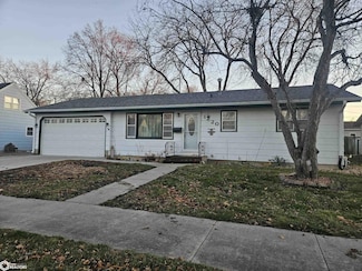 1220 Meadow Ln, Webster City, IA 50595
