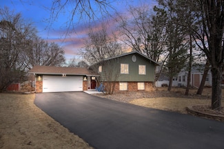 545 Driftwood Cir, New Brighton, MN 55112
