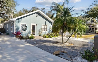 605 E Spruce St, Tarpon Springs, FL 34689