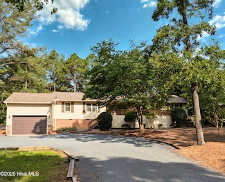 102 Thistle Ln, West End, NC 27376