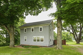 3607 Hillandale Rd, Eau Claire, MI 49111