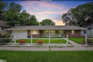 524 10th St, Nevada, IA 50201