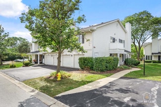 564 Willowcreek Ct Unit 411, Clarendon Hills, IL 60514