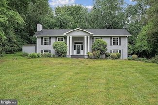 9239 Vernon Dr, Great Falls, VA 22066