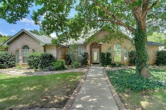 813 Hunters Glen Trail, Fort Worth, TX 76120