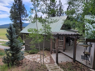 10 Badger Hollow Rd, Cascade, ID 83611