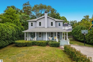 514 Chippewa St, Elk Rapids, MI 49629