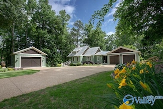 291 Clairvaux Dr, Scottsboro, AL 35769