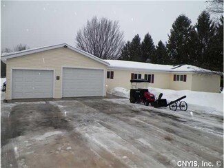 45 Dry Bridge Rd, Pulaski, NY 13142