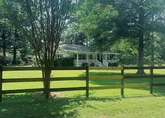 29 Fred Strain Rd, Carriere, MS 39426