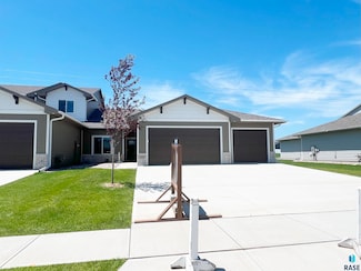 5913 S Spirea Ave, Sioux Falls, SD 57108