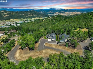1062 Southridge Way, Roseburg, OR 97470