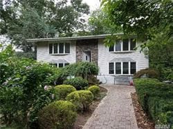 28 Longhorn Ln, East Setauket, NY 11733