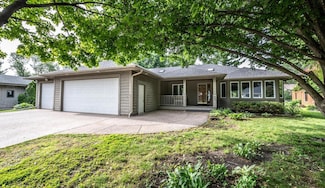 705 Grundhoefer Ct, Northfield, MN 55057