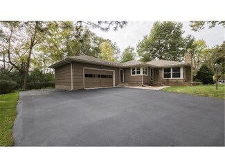 17015 Sherwood Rd, Minnetonka, MN 55345