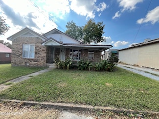 24 S Pleasant St, Decaturville, TN 38329