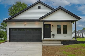 32 E Market St, Marshallville, OH 44645