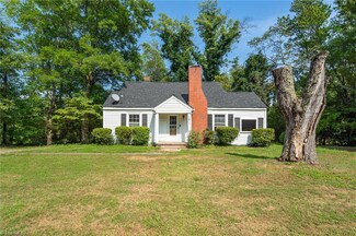 5569 Pineview Dr, Winston Salem, NC 27105