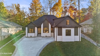 176 Saligugi Way, Loudon, TN 37774