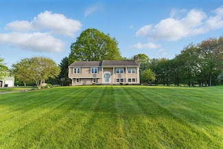 121 Indian Meadow Dr, Northborough, MA 01532