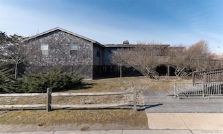 35 Sloop Walk, Bay Shore, NY 11706