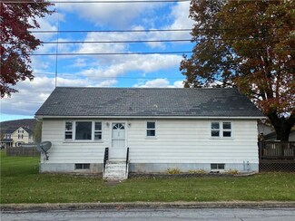122 E 2nd St, Wind Gap, PA 18091