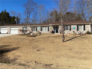 2413 Sandy Ct, Kernersville, NC 27284