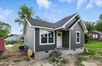 317 Fulkerson St, Tazewell, TN 37879