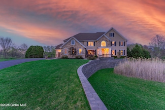 1014 Catherines Woods Dr, Niskayuna, NY 12309