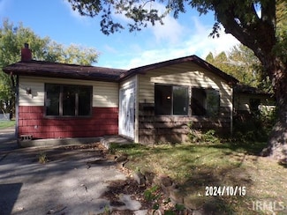 2 Walden Dr, Gas City, IN 46933