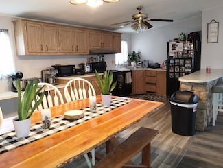9597 Seaway Dr Unit 18, Clay, MI 48001