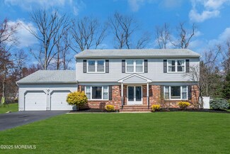 8 Mohawk Ln, Manalapan, NJ 07726