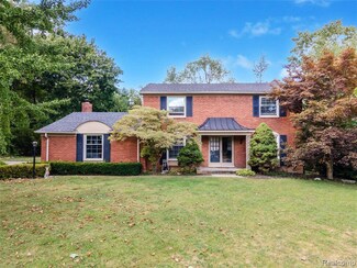 687 Foxhall Rd, Bloomfield Hills, MI 48304