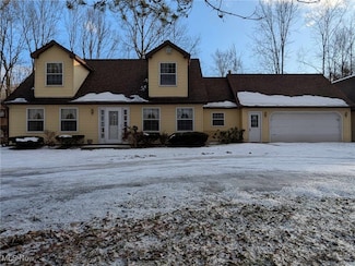 2 Twin Cherry Ln, Geneva, OH 44041