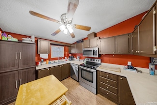 688 Canyon Springs Dr, Canyon Lake, TX 78133