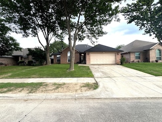 6048 Hillview Dr, Watauga, TX 76148