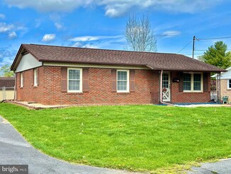 13 Lincoln Ave, Berryville, VA 22611