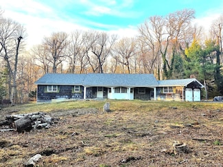 9 Weaver Ln, Dix Hills, NY 11746