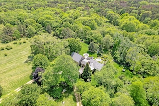 122 Old Farm Rd, Chilmark, MA 02535